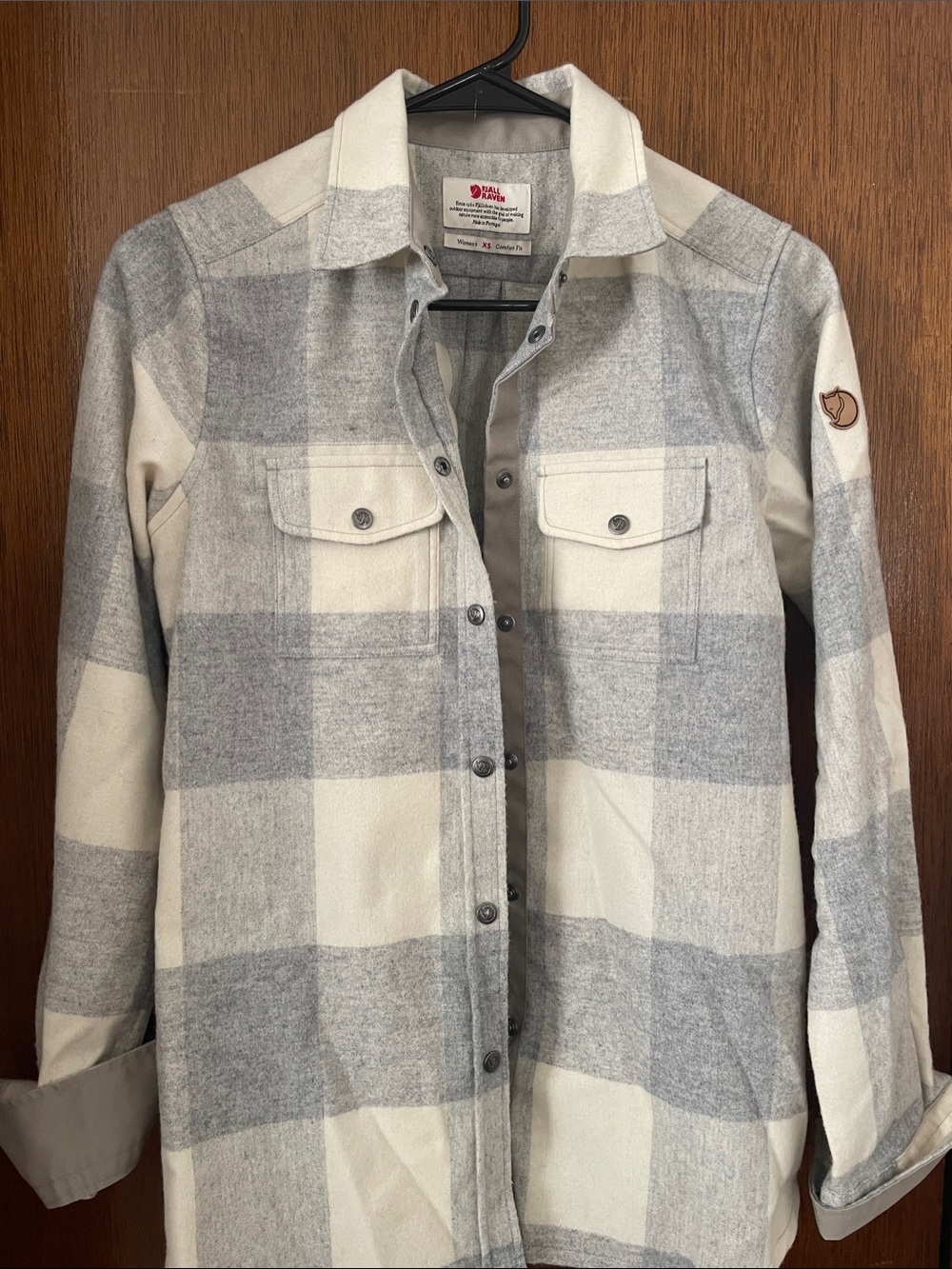 Fjall Raven Women's Gray & Cream Checkered Shirt Jacket